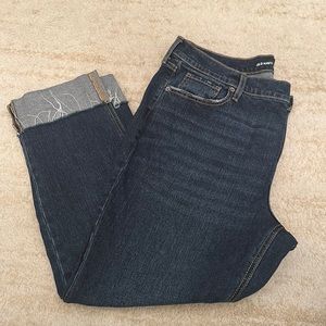 Old navy women’s mid rise boyfriend cut jeans! Worn once- excellent condition!